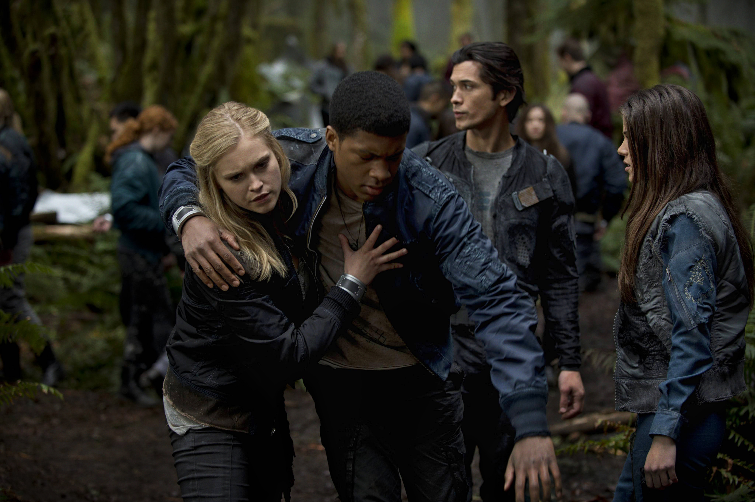 The 100, créée par Jason Rothenberg, The CW © 2014 - 2015