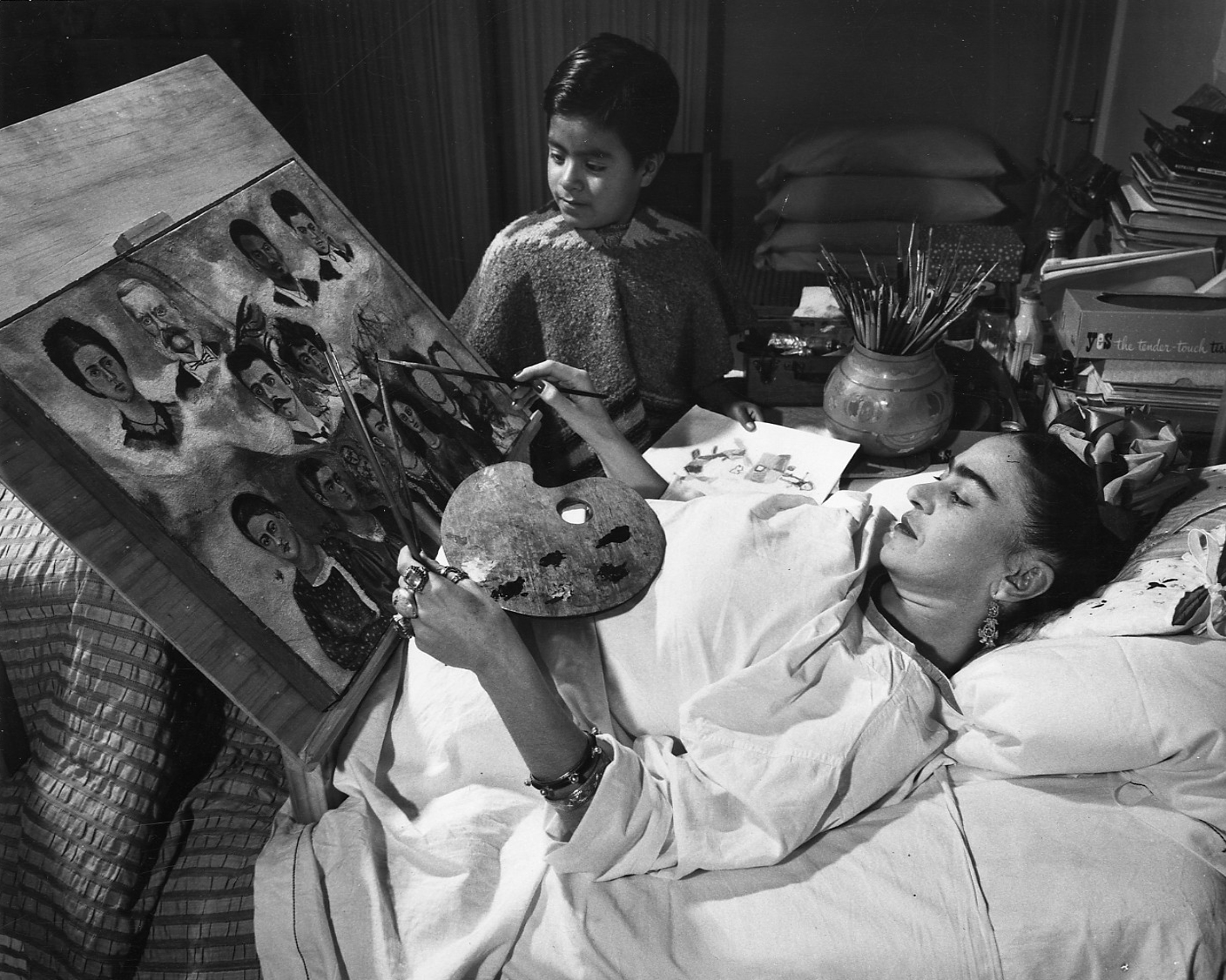 Frida Kahlo en train de peindre dans son lit, DR ©