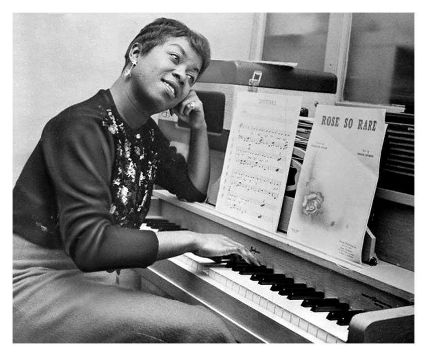 Sarah Vaughan jouant du piano, le 7 avril 1958 © Bettmann/CORBIS